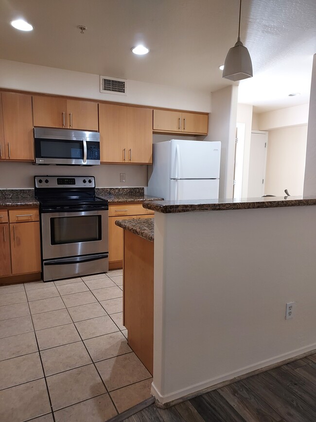 724 E Devonshire Ave, Unit 204 in Phoenix, AZ - Building Photo - Building Photo