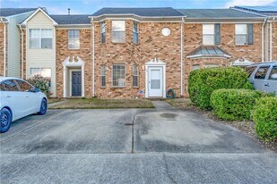 714 Sutherland Dr in Chesapeake, VA - Building Photo