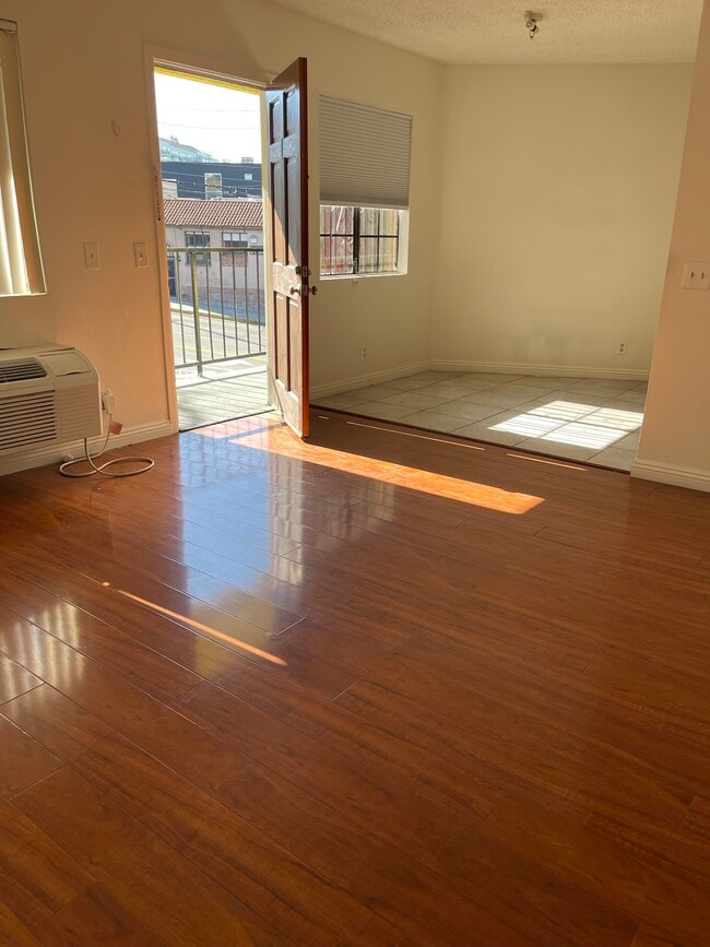 1285 Vin Scully Ave, Unit 5 in Los Angeles, CA - Building Photo - Building Photo