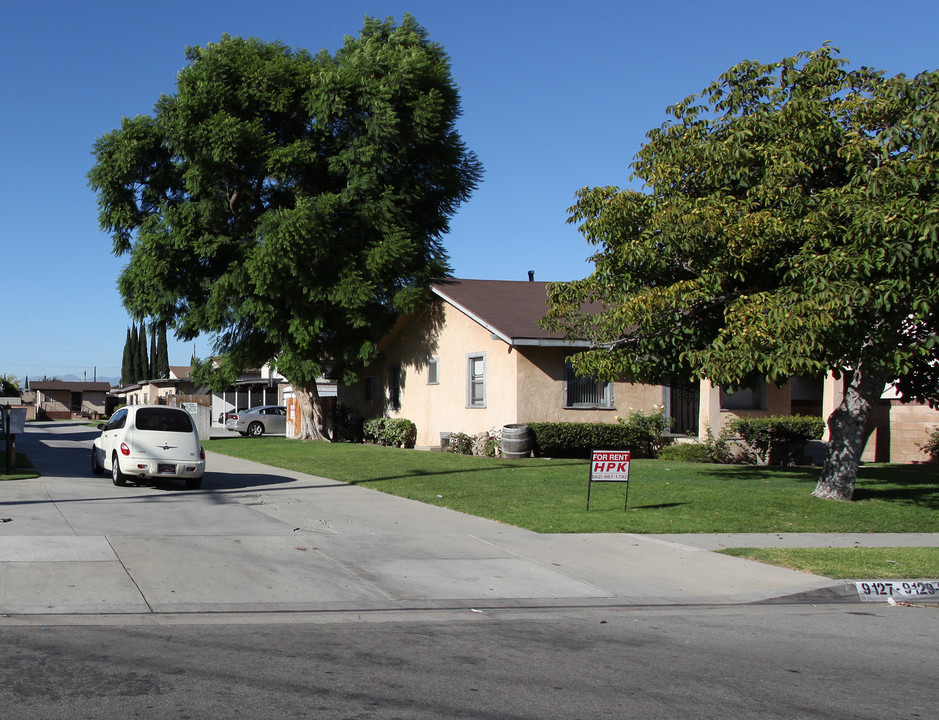 9127-9135 Park St in Bellflower, CA - Building Photo