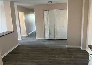 2211 S Stewart Ave, Unit 3B in Lombard, IL - Foto de edificio - Building Photo