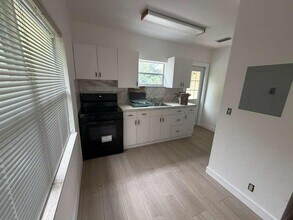 135 SE 4th St in Hallandale Beach, FL - Building Photo - Building Photo