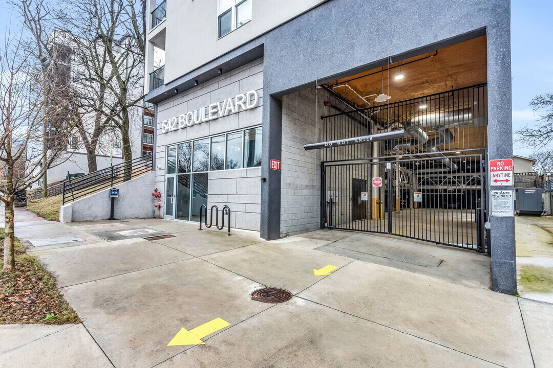 542 Boulevard NE in Atlanta, GA - Foto de edificio