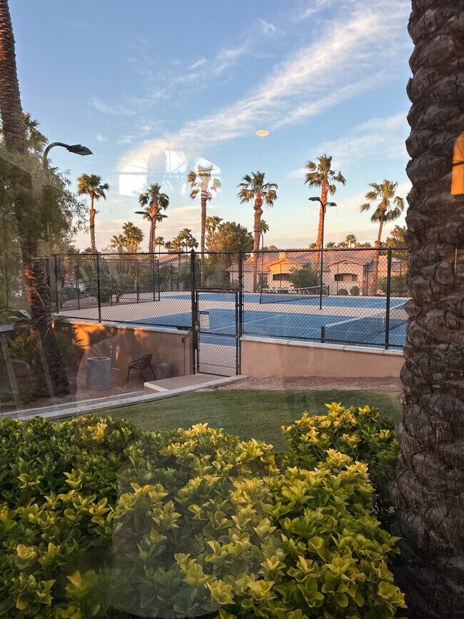 2050 W Warm Springs Rd, Unit Resort villas in Henderson, NV - Foto de edificio - Building Photo