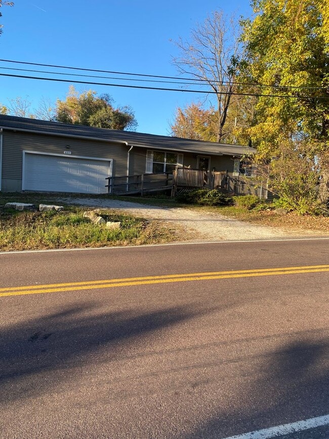 property at 601 W Washington St