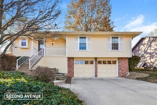 716 SE Shamrock Ln in Blue Springs, MO - Building Photo