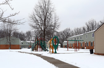 Lincoln Square Apartments in Youngstown, OH - Building Photo - Building Photo