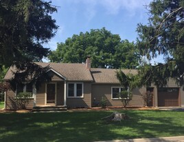 2321 Parkrose St in Crest Hill, IL - Building Photo