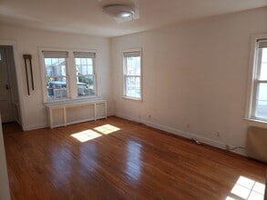 4806 187th St in Fresh Meadows, NY - Building Photo - Building Photo
