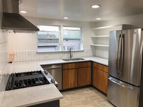 2004 Rosewood Ave in Austin, TX - Building Photo - Building Photo