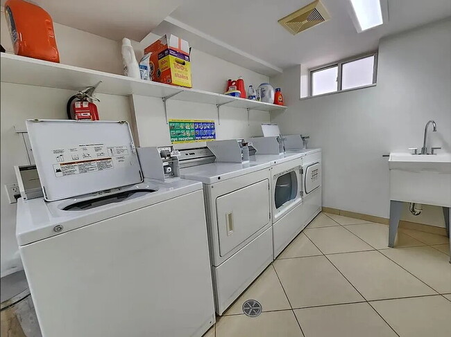 11-32-32 30th Rd in Queens, NY - Building Photo - Building Photo