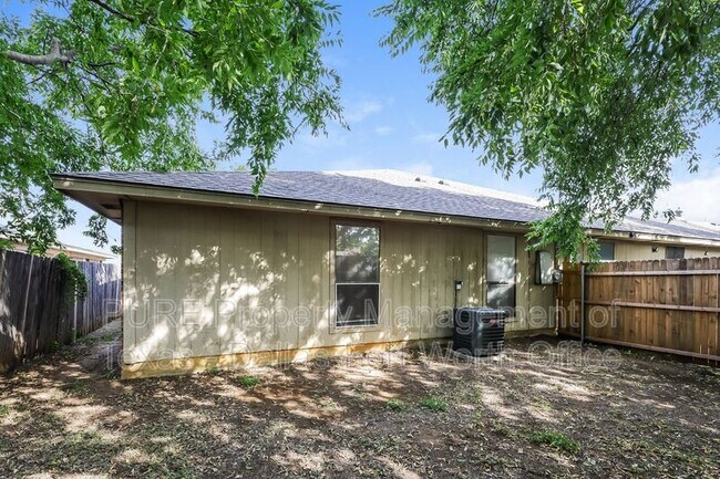6323 Mark Ct in North Richland Hills, TX - Building Photo - Building Photo
