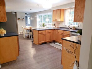 13 Aldrich St in Litchfield, NH - Foto de edificio - Building Photo