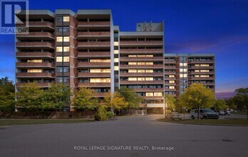 2301 Derry Rd W in Mississauga, ON - Building Photo - Building Photo