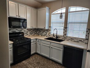1714 Village Townhome Dr in Pasadena, TX - Building Photo - Building Photo