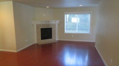 1204 Burnside Pl in Dupont, WA - Building Photo - Building Photo