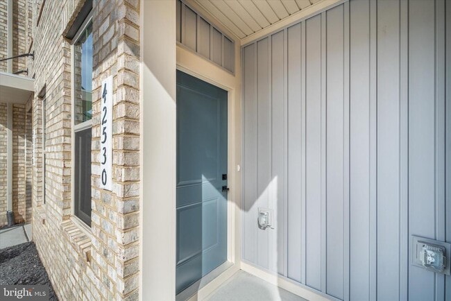 42530 Invergordon Ter in Sterling, VA - Building Photo - Building Photo