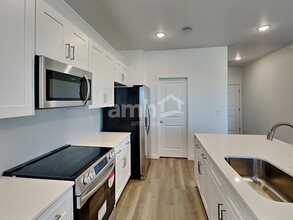9753 W Luxton Ln in Tolleson, AZ - Building Photo - Building Photo