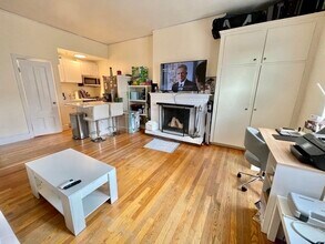 337 Beacon St in Boston, MA - Foto de edificio - Building Photo