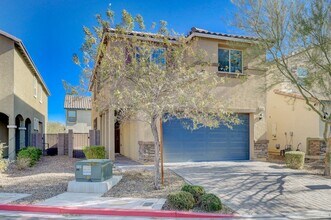 9214 Blue Agate St in Las Vegas, NV - Building Photo - Building Photo