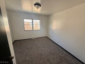 10761 Barrington Blvd in Parma Heights, OH - Building Photo - Building Photo