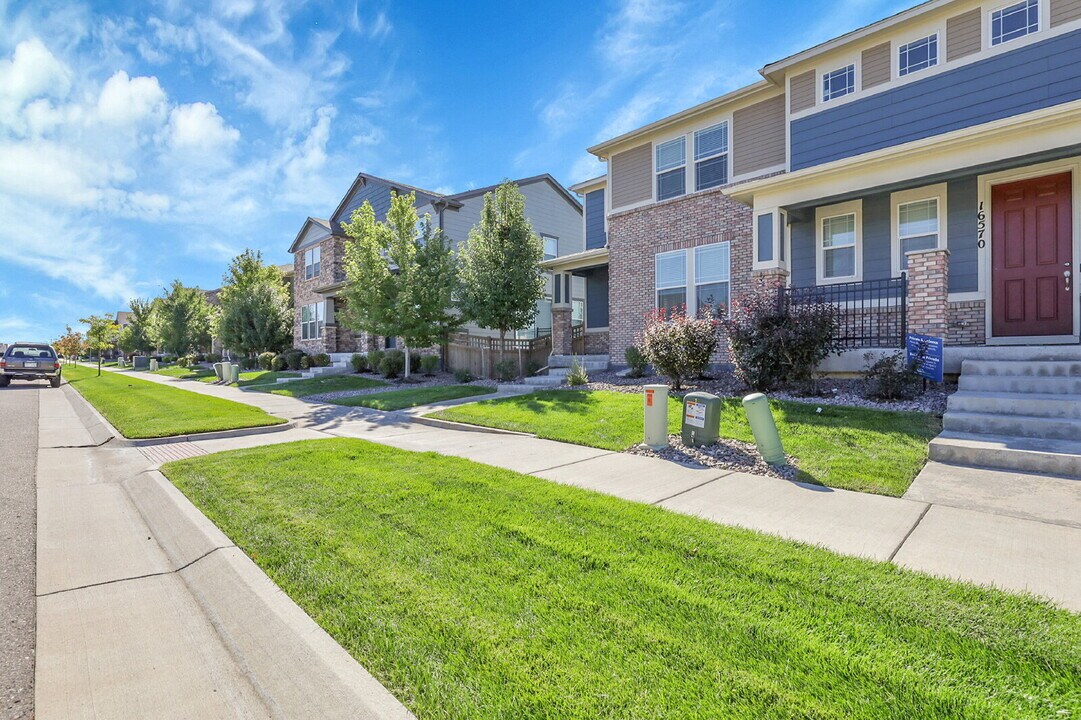 16580 E Virginia Ave in Aurora, CO - Foto de edificio