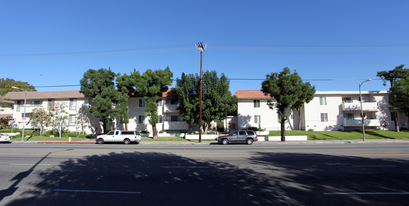 Nordhoff Apartments in Northridge, CA - Building Photo