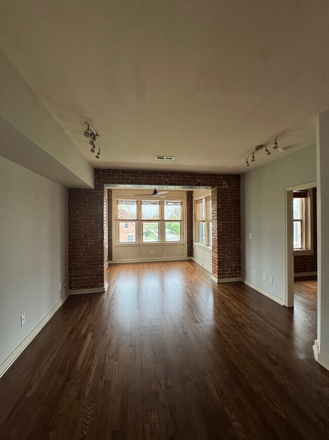 200 E 43rd St, Unit Berkeley condo in Kansas City, MO - Foto de edificio - Building Photo
