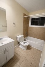 629 Oak St SE, Unit 2 in Minneapolis, MN - Building Photo - Building Photo