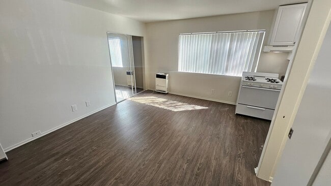 1750 S Longwood Ave in Los Angeles, CA - Foto de edificio - Building Photo