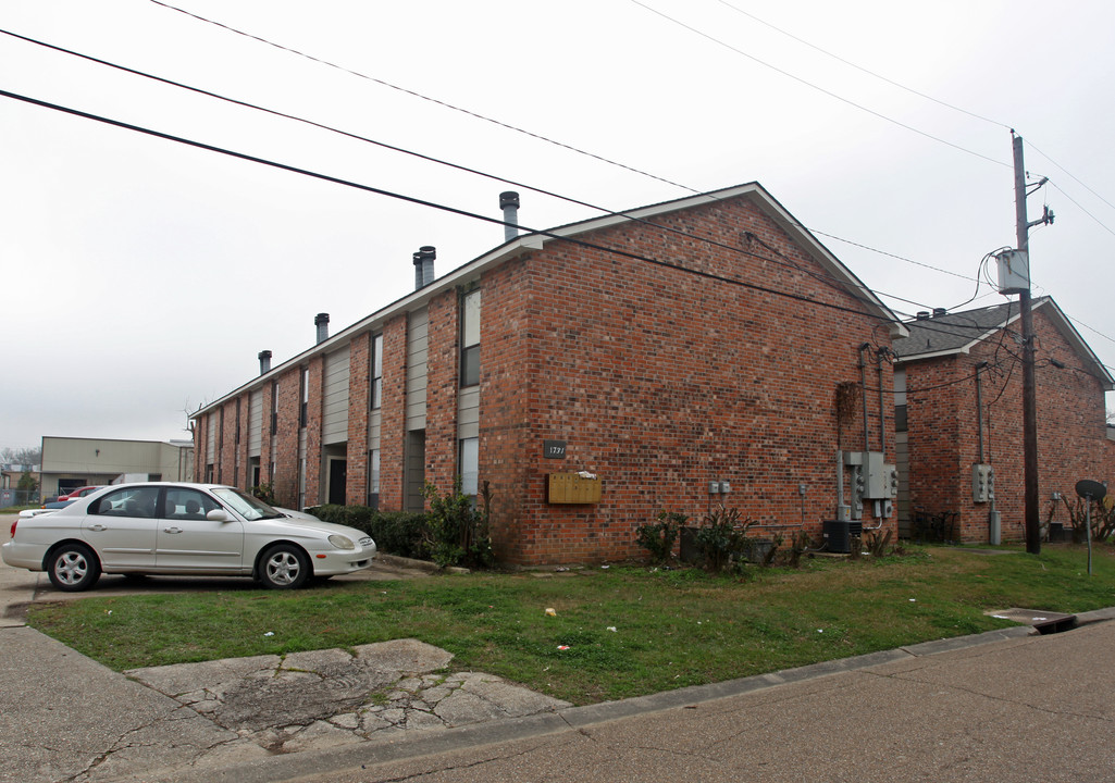 1731 Ryder Dr in Baton Rouge, LA - Foto de edificio