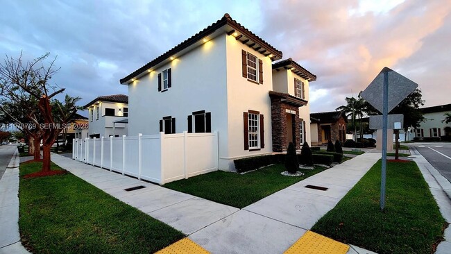 17070 SW 91st St in Miami, FL - Building Photo - Building Photo