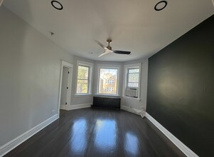 736 N Homan Ave, Unit 2nd floor in Chicago, IL - Building Photo - Building Photo