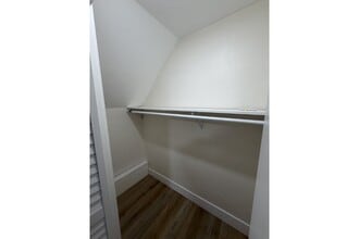 805 Blue Hill Ave, Unit 3 in Boston, MA - Foto de edificio - Building Photo