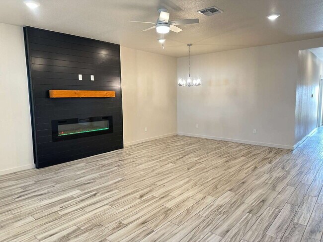 7041 40th St in Lubbock, TX - Foto de edificio - Building Photo
