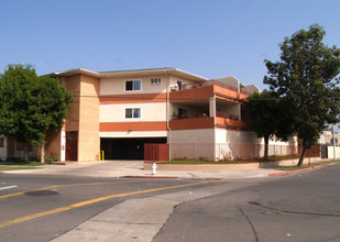 Sixth Street Apartments in Santa Ana, CA - Building Photo - Building Photo