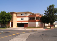 Sixth Street Apartments in Santa Ana, CA - Foto de edificio - Building Photo