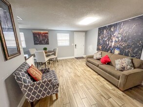 916 E M.L.K. Jr Blvd, Unit APT 2 in Tampa, FL - Building Photo - Building Photo