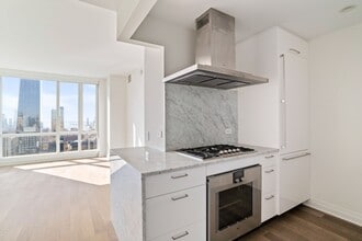 460 W 42nd St in New York, NY - Building Photo - Building Photo