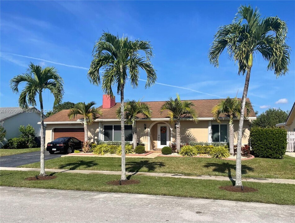 13331 NW 10th St in Sunrise, FL - Building Photo