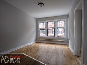 4409 N Wolcott Ave, Unit 4409-B2 in Chicago, IL - Building Photo - Building Photo