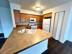 2128 NW Elm Ave in Redmond, OR - Building Photo - Building Photo