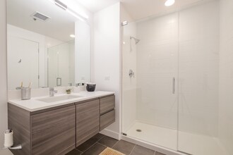 229 W Hubbard St in Chicago, IL - Foto de edificio - Building Photo