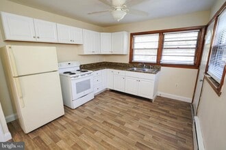 512 S Park Dr-Unit -C in Salisbury, MD - Foto de edificio - Building Photo