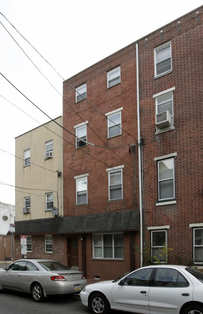737 S 9th St in Philadelphia, PA - Foto de edificio - Building Photo