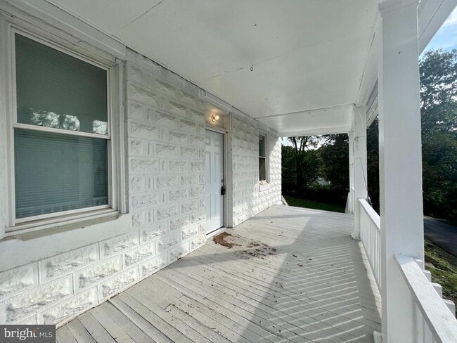 6 Laurel Hill Ln in Berkeley Springs, WV - Building Photo - Building Photo