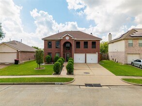 16307 Split Willow Dr in Houston, TX - Foto de edificio - Building Photo
