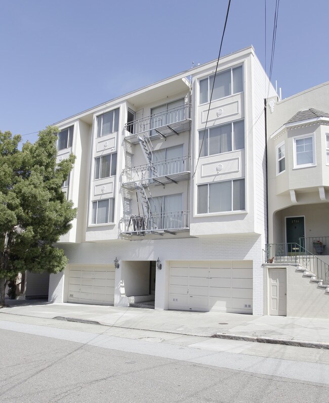 2740 Greenwich St in San Francisco, CA - Building Photo - Building Photo