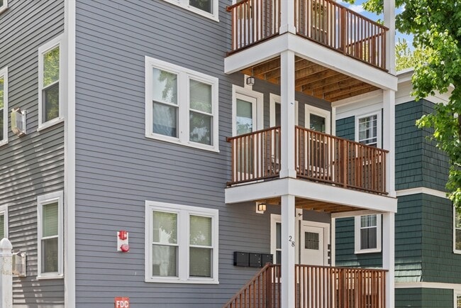 28 Leland St, Unit 2