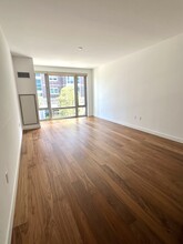 2 Shore Ln in Jersey City, NJ - Building Photo - Building Photo